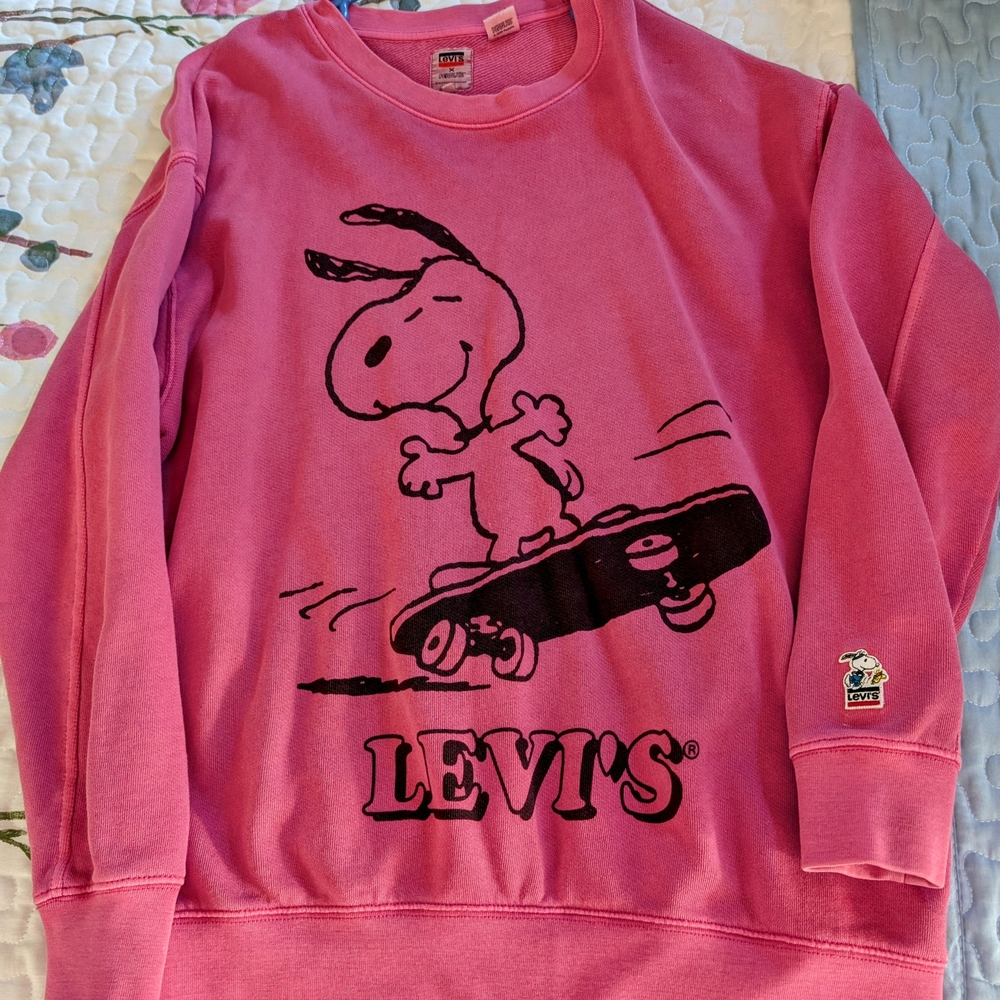 Levi's Snoopy Skateboard Sweatshirt in Pink
